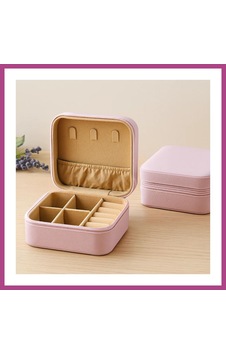 Gees Global Mini Fermuarlı Takı Kutusu 10x10x5 Cm - Suni Deri, 4 Bölmeli Gbzs Çok Renkli Gees Global Mini Fermuarlı Takı Kutusu 10x10x5 Cm - Suni Deri, 4 Bölmeli Gbzs Çok Renkli