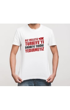 15 Temmuz Demokrasi Milli Birlik Yedirmeyiz Baskılı Bisiklet Yaka T-shirt - Beyaz Çok Renkli 15 Temmuz Demokrasi Milli Birlik Yedirmeyiz Baskılı Bisiklet Yaka T-shirt - Beyaz Çok Renkli