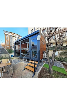 300 X 500 Teras Evim Tiny House Ahşap Desen Fugalı Betopan Kendinden Çatılı Tek Oda Giyotin Pencere 300 X 500 Teras Evim Tiny House Ahşap Desen Fugalı Betopan Kendinden Çatılı Tek Oda Giyotin Pencere