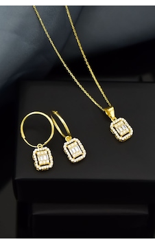 Papatya Silver 925 Ayar Gümüş Gold Kaplama Zirkon Kare Baget Taş Halka Küpe ve Tepelikli Baget Kare Taş Kolye Set Papatya Silver 925 Ayar Gümüş Gold Kaplama Zirkon Kare Baget Taş Halka Küpe ve Tepelikli Baget Kare Taş Kolye Set