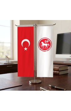 Demokrat Parti Ve Türk Bayrağı Kırlangıç T Tipi Masa Bayrak Takımı Diğer Demokrat Parti Ve Türk Bayrağı Kırlangıç T Tipi Masa Bayrak Takımı Diğer