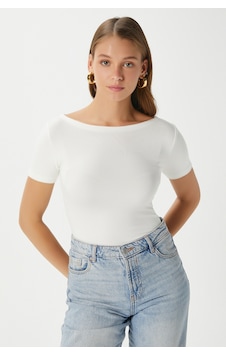 Ritnice Kadın Velvet Kayık Yaka Lux Touch Yumuşak Doku Kısa Kol Ekru Bluz Ritnice Kadın Velvet Kayık Yaka Lux Touch Yumuşak Doku Kısa Kol Ekru Bluz