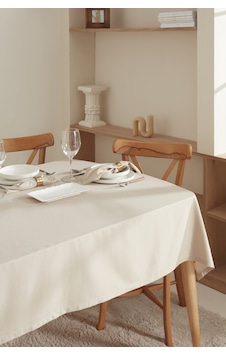 Karaca Home Carolıne Dertsiz Masa Örtüsü Bej Karaca Home Carolıne Dertsiz Masa Örtüsü Bej
