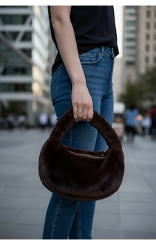 Plush Studıo Istanbul Puff Pouch Mini Kol Çantası, Tavşan Tüyü Peluş Çanta Kahverengi Kahverengi Plush Studıo Istanbul Puff Pouch Mini Kol Çantası, Tavşan Tüyü Peluş Çanta Kahverengi Kahverengi