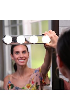 Kablosuz Parlak Banyo Stüdyo Makyaj Aynası Işığı Pilli Vantuzlu Taşınabilir 4 Led Ampul 5570