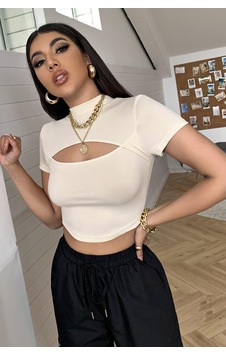 Angbutik Kadın Ekru Göğüs Dekolteli Yarım Kollu Cut Out Crop Top Bluz Angbutik Kadın Ekru Göğüs Dekolteli Yarım Kollu Cut Out Crop Top Bluz