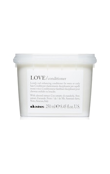 Davines Love Curl Enhancing Bukle Belirginleştirici Saç Bakım Kremi 250 ML Davines Love Curl Enhancing Bukle Belirginleştirici Saç Bakım Kremi 250 ML