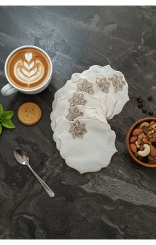 6 Adet Keten Kumaş Üzeri Nakışlı & Taşlı Kahve Yanı Sunumluk Kokteyl Peçetesi & Bardak Altlığı Altın - 806313767 6 Adet Keten Kumaş Üzeri Nakışlı & Taşlı Kahve Yanı Sunumluk Kokteyl Peçetesi & Bardak Altlığı Altın - 806313767