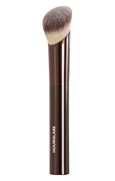 Hourglass Ambient Soft Glow Fondöten Fırçası Hourglass Ambient Soft Glow Fondöten Fırçası