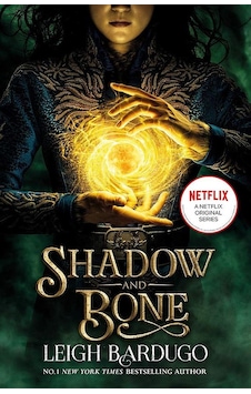 Shadow and Bone - Leigh Bardugo - Hachette Children
