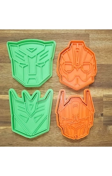 Transformers Optimus Prime Bumblebee Robot Yüzü Figürlü Kurabiye Kalıbı Seti Çok Renkli Transformers Optimus Prime Bumblebee Robot Yüzü Figürlü Kurabiye Kalıbı Seti Çok Renkli