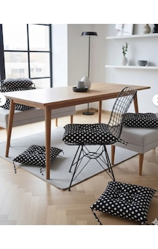 Rual 4 Lü Sandalye Minderi Bağcıklı, Çökme Yapmaz Sünger Dolgulu, Yıkanabilir 40x40 Cm Siyah - Beyaz Rual 4 Lü Sandalye Minderi Bağcıklı, Çökme Yapmaz Sünger Dolgulu, Yıkanabilir 40x40 Cm Siyah - Beyaz