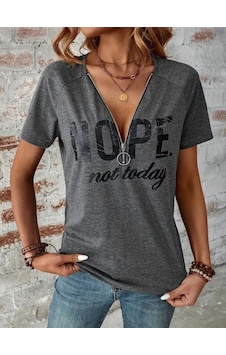 Biarre Kadın Kısa Kollu Önden Fermuarlı Yazı Baskılı Viskon Bluz Gri Biarre Kadın Kısa Kollu Önden Fermuarlı Yazı Baskılı Viskon Bluz Gri
