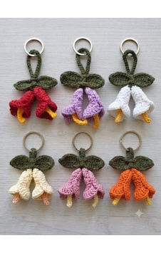 El Örgüsü Amigurami Zambak Anahtarlık 8 Adet Çok Renkli El Örgüsü Amigurami Zambak Anahtarlık 8 Adet Çok Renkli