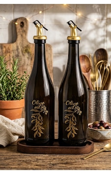 Snippy Poura - Ahşap Standlı 2'li Yağdanlık Zeytinyağı Sıvı Yağ Sirke Şişesi Yağdanlık Seti 750 ml Snippy Poura - Ahşap Standlı 2'li Yağdanlık Zeytinyağı Sıvı Yağ Sirke Şişesi Yağdanlık Seti 750 ml