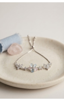Gümüş Renk Zirkon Taşlı Pirinç Renkli Papatya Model Asansörlü Bileklik Çok Renkli Gümüş Renk Zirkon Taşlı Pirinç Renkli Papatya Model Asansörlü Bileklik Çok Renkli