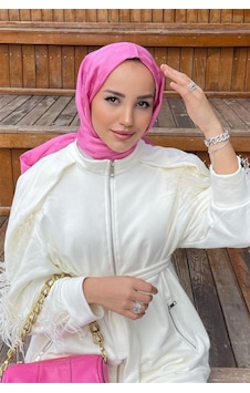 Carell Betül Duman'ın Tercihi Küpçizgi Jakar İtalyan İpekli Şal Koyu Pembe Çok Renkli Carell Betül Duman'ın Tercihi Küpçizgi Jakar İtalyan İpekli Şal Koyu Pembe Çok Renkli