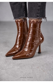 Dabab Shoes Carmen Kadın Taba Kroko Rugan Sivri Burun Fermuarlı Sıcak Astarlı 7 Cm İnce Topuklu Bot Bootie Dabab Shoes Carmen Kadın Taba Kroko Rugan Sivri Burun Fermuarlı Sıcak Astarlı 7 Cm İnce Topuklu Bot Bootie