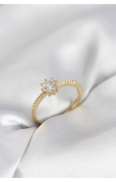 Tek Taş Model Gold Renk Zirkon Taşlı Kadın Yüzük - Lisinya Tek Taş Model Gold Renk Zirkon Taşlı Kadın Yüzük - Lisinya