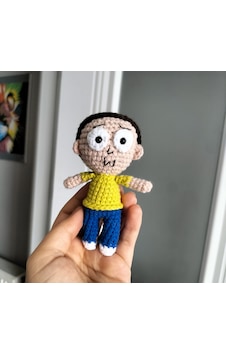 Amigurumi Morty Oyuncak Bebek Minik Boy Çizgi Karakter 13 Cm Amigurumi Morty Oyuncak Bebek Minik Boy Çizgi Karakter 13 Cm