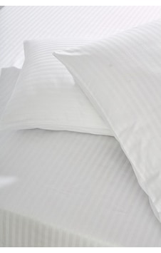Komfort Home Battal Boy Çizgili Pamuk Saten Çarşaf Seti / Beyaz Komfort Home Battal Boy Çizgili Pamuk Saten Çarşaf Seti / Beyaz