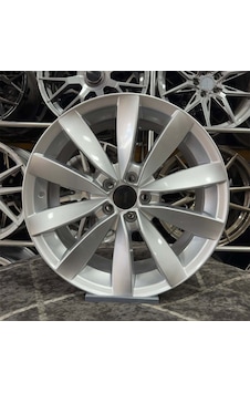18 İnç 5x112 Lugano Golf Jetta Octavia Leon Gümüş Jant Modeli 4 18 İnç 5x112 Lugano Golf Jetta Octavia Leon Gümüş Jant Modeli 4