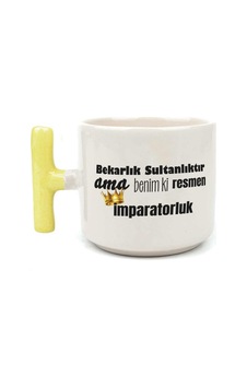 Mor Mürekkep Bekarlık Sultanlıktır Ama Baskılı Sarı Kulplu T Kupa Mor Mürekkep Bekarlık Sultanlıktır Ama Baskılı Sarı Kulplu T Kupa