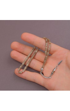 Uçak Camı Kesme Kesim Alpaka Püsküllü 4x8mm Tesbih - Sütlü Kahve Uçak Camı Kesme Kesim Alpaka Püsküllü 4x8mm Tesbih - Sütlü Kahve