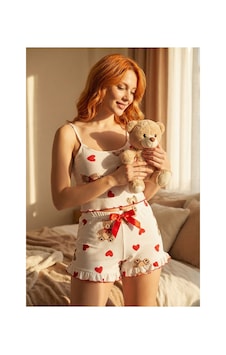 Femelle Kırmızı Beyaz Ayıcık Desenli İp Askılı Şortlu Pijama Takımı Femelle Kırmızı Beyaz Ayıcık Desenli İp Askılı Şortlu Pijama Takımı