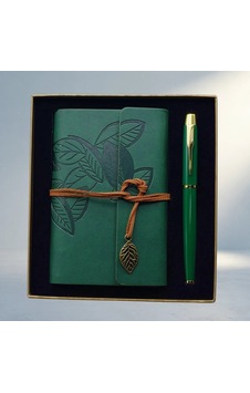 Şık Defter Kalem Seti Yeşil Renk Kutu İle 103 Ivory Şık Defter Kalem Seti Yeşil Renk Kutu İle 103 Ivory