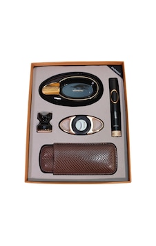 Parmida Tek Torch Pürmüz Çakmak Kesici Küllük Kılıf Sehpa Siyah Gold Beşli Puro Seti Tr10025 Parmida Tek Torch Pürmüz Çakmak Kesici Küllük Kılıf Sehpa Siyah Gold Beşli Puro Seti Tr10025