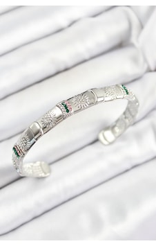Pirinç Karışık Zirkon Taşlı Çiçek Model Gümüş Renk Altı Açık Kadın Bileklik Çok Renkli Pirinç Karışık Zirkon Taşlı Çiçek Model Gümüş Renk Altı Açık Kadın Bileklik Çok Renkli