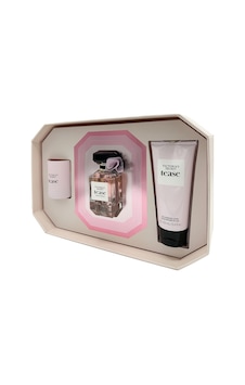 Victoria's Secret Tease Kadın Parfüm EDP 50 ML + Kokulu Mum 56 G + Vücut Losyonu 100 ML Victoria's Secret Tease Kadın Parfüm EDP 50 ML + Kokulu Mum 56 G + Vücut Losyonu 100 ML