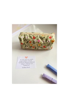 Çiçekli Puf Puf Kalemlik 18x7x6 Cm Astarlı, Elyaflı, Fermuarlı Kalem Kutusu / Okul Kalemliği Yeşil Yeşil Çiçekli Puf Puf Kalemlik 18x7x6 Cm Astarlı, Elyaflı, Fermuarlı Kalem Kutusu / Okul Kalemliği Yeşil Yeşil