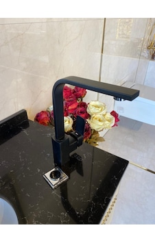 Mat Siyah Döner Borulu Lavabo Bataryası Siyah