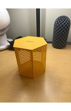 3d Baskı Petek Desenli Altıgen Kumbara Bal Peteği Dokulu Dekoratif Para Biriktirme Kutusu 12x12,5 Cm diğer 3d Baskı Petek Desenli Altıgen Kumbara Bal Peteği Dokulu Dekoratif Para Biriktirme Kutusu 12x12,5 Cm diğer