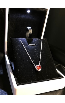 Vog 925 Ayar Swarovski Taşlı S Model Kalpli Kolye Gümüş - Kırmızı Vog 925 Ayar Swarovski Taşlı S Model Kalpli Kolye Gümüş - Kırmızı