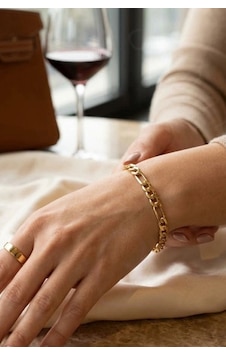 Gold Figaro Model Çelik Zincir Bileklik Kadın Bileklik Şık Ve Minimal Tasarım 1+ Serisi Gold Figaro Model Çelik Zincir Bileklik Kadın Bileklik Şık Ve Minimal Tasarım 1+ Serisi