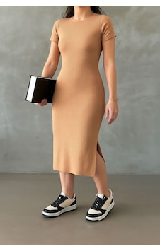 Trend Alisse Yazlık Midi Boy Yırtmaçlı Basic Elbise Vizon Trend Alisse Yazlık Midi Boy Yırtmaçlı Basic Elbise Vizon