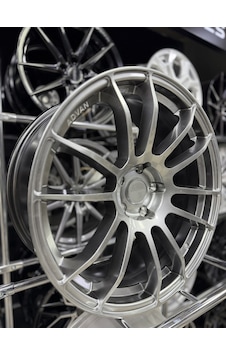 19'' 5x114.3 Advan Racıng Gunmetal Jant Modeli 19'' 5x114.3 Advan Racıng Gunmetal Jant Modeli