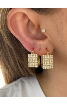 Sıralı Zirkon Taşlı Kare Altın Kaplama Küpe Çifti Gümüş Sıralı Zirkon Taşlı Kare Altın Kaplama Küpe Çifti Gümüş