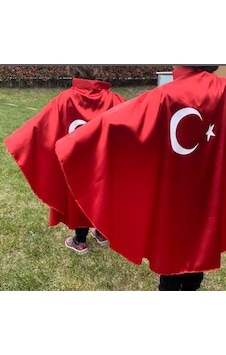 Denbu Tekstil Türk Bayrağı Pelerin -23 Nisan Ve 29 Ekim Gösteri Kostümü Kırmızı Denbu Tekstil Türk Bayrağı Pelerin -23 Nisan Ve 29 Ekim Gösteri Kostümü Kırmızı