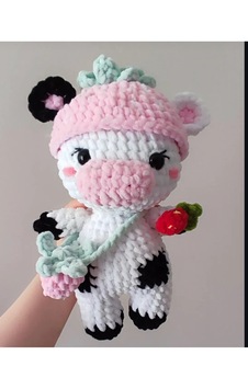 El Yapımı Tek Parça Tığ İşi Peluş: Çilek İnek Amigurumi 02 - Çok Renkli El Yapımı Tek Parça Tığ İşi Peluş: Çilek İnek Amigurumi 02 - Çok Renkli