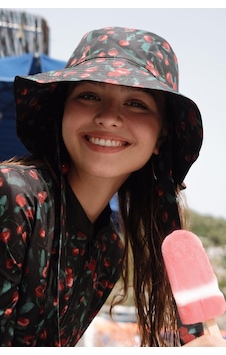 Manuka Bağlamalı Bucket Şapka Cherry Çok Renkli Manuka Bağlamalı Bucket Şapka Cherry Çok Renkli