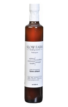 Slow Farm Doğal Fermente Form Sirkesi 500 ML Slow Farm Doğal Fermente Form Sirkesi 500 ML