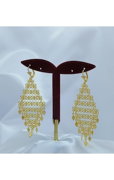 Yeni Sezon Paslanmaz Çelik Baklava Desenli Berivan Altın Kaplama Küpe 10 Cm. Gold Yeni Sezon Paslanmaz Çelik Baklava Desenli Berivan Altın Kaplama Küpe 10 Cm. Gold