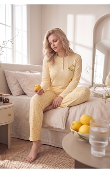 Seboteks Şardonlu İnterlok Kumaş Yakası Düğmeli Kışlık Büyük Beden Kadın Pijama Takımı 2700 Sarı Seboteks Şardonlu İnterlok Kumaş Yakası Düğmeli Kışlık Büyük Beden Kadın Pijama Takımı 2700 Sarı