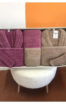 Zebra 8 Parça Aile Bornoz Takımı Mürdüm - Kahve Çok Renkli Zebra 8 Parça Aile Bornoz Takımı Mürdüm - Kahve Çok Renkli