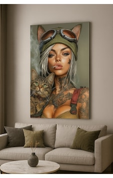Savaşçı Kadın Ve Kedi Cam Tablo Güç, Özgürlük Ve Modern Sanat Teması