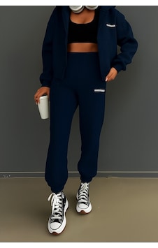 Josette Wrst Kışlık Hırka Eşofman Altı Alt Üst Takım - Lacivert Baskılı Fermuarlı Oversize Kapüşonlu Laciverthırkatkm Josette Wrst Kışlık Hırka Eşofman Altı Alt Üst Takım - Lacivert Baskılı Fermuarlı Oversize Kapüşonlu Laciverthırkatkm
